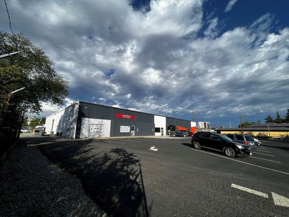 Waldon Retail/Office in Downtown Redding: 2040 Waldon St, Redding, CA 96001